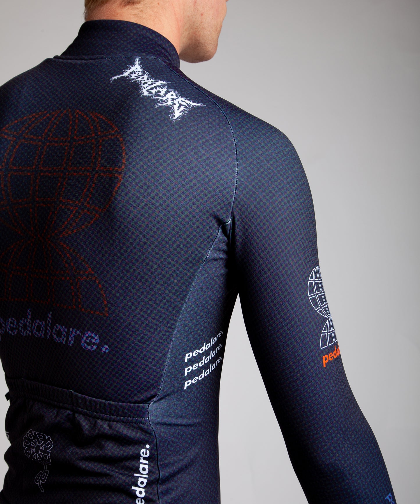 Male cyclist modelling Pedalare’s navy winter long sleeve cycling jersey, paired with black bib shorts. Side profile studio shot highlighting the jersey’s thermal fabric, streamlined fit, and subtle branding. Designed by Perth cycling brand Pedalare for cool-weather performance and style. Men’s winter cycling jersey ideal for road cyclists seeking aero cycling gear and premium cycling apparel.