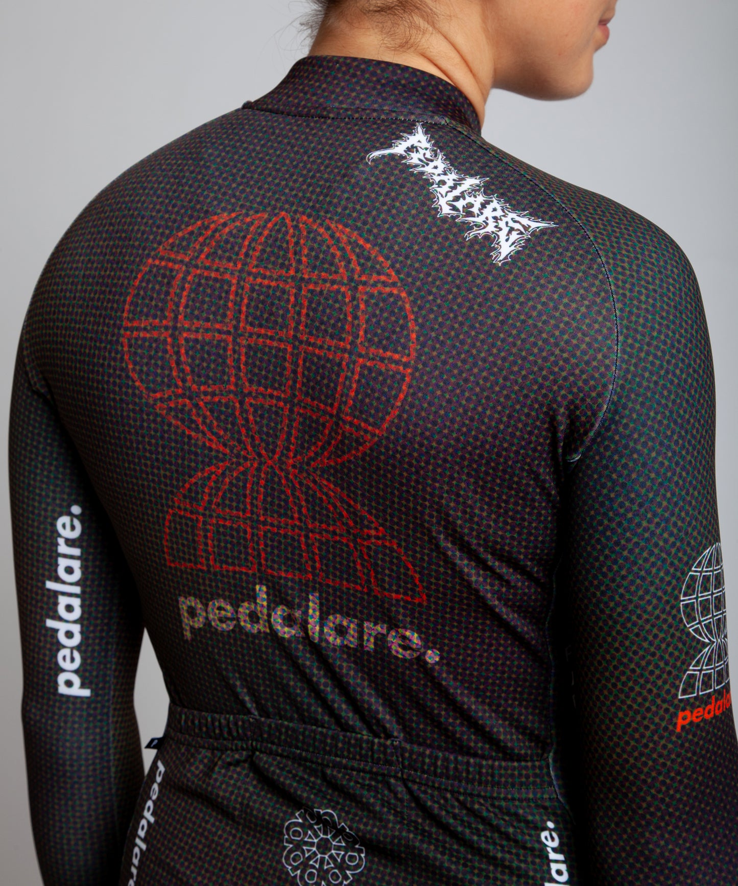 Female cyclist modelling Pedalare’s green winter long sleeve cycling jersey, paired with black bib shorts. Side profile studio shot highlighting the jersey’s thermal fabric, streamlined fit, and subtle branding. Designed by Perth cycling brand Pedalare for cool-weather performance and style. Men’s winter cycling jersey ideal for road cyclists seeking aero cycling gear and premium cycling apparel.