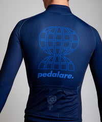 Male cyclist modelling Pedalare’s navy winter long sleeve cycling jersey, paired with black bib shorts. Side profile studio shot highlighting the jersey’s thermal fabric, streamlined fit, and subtle branding. Designed by Perth cycling brand Pedalare for cool-weather performance and style. Men’s winter cycling jersey ideal for road cyclists seeking aero cycling gear and premium cycling apparel.